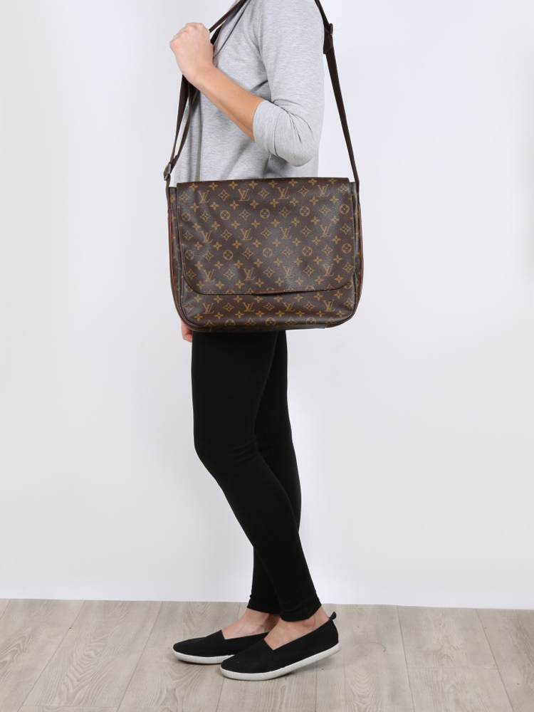 Louis vuitton beaubourg monogram 2025