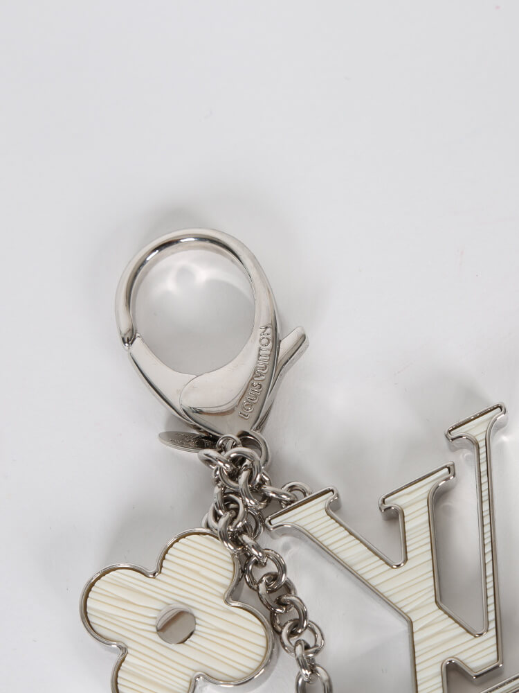 Louis Vuitton White & Silver Fleur De Epi Bag Charm QJAAPU2OWB025