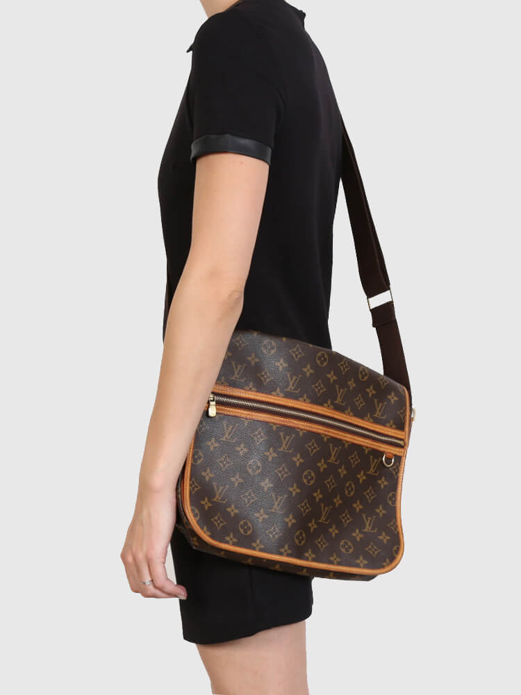 Louis Vuitton Bosphore GM Monogram Canvas Messenger www.luxurybags