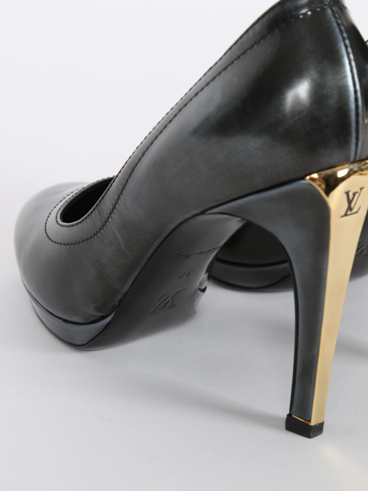 Louis Vuitton LV New Grey Gray Suede Gold Lock Pumps Heels 40 10 $1400 Rare  NIB
