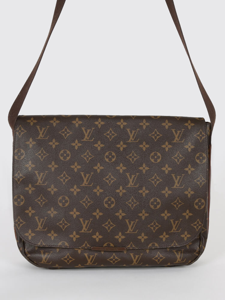 Louis Vuitton Beaubourg MM Monogram Canvas Messenger www.luxurybags
