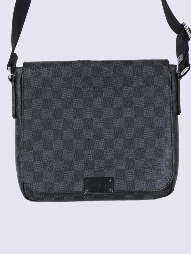 Louis Vuitton District PM Damier Graphite Canvas Messenger www.luxurybags