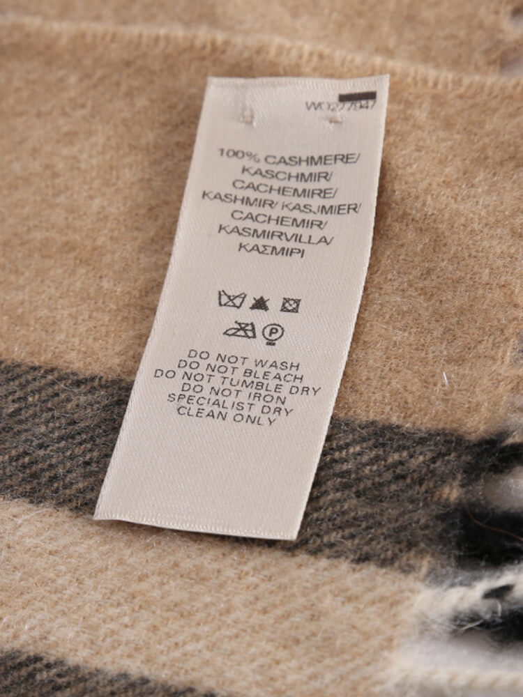 Burberry The Classic Cashmere Check Scarf www.luxurybags