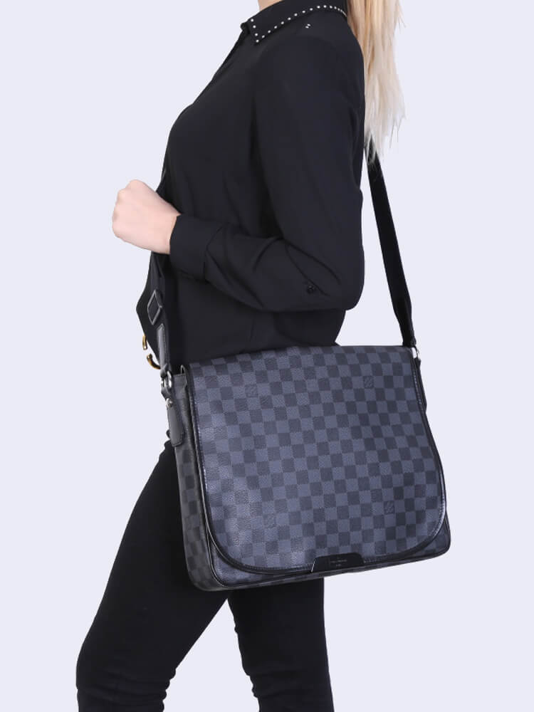 LOUIS VUITTON Damier Graphite Daniel MM 42698