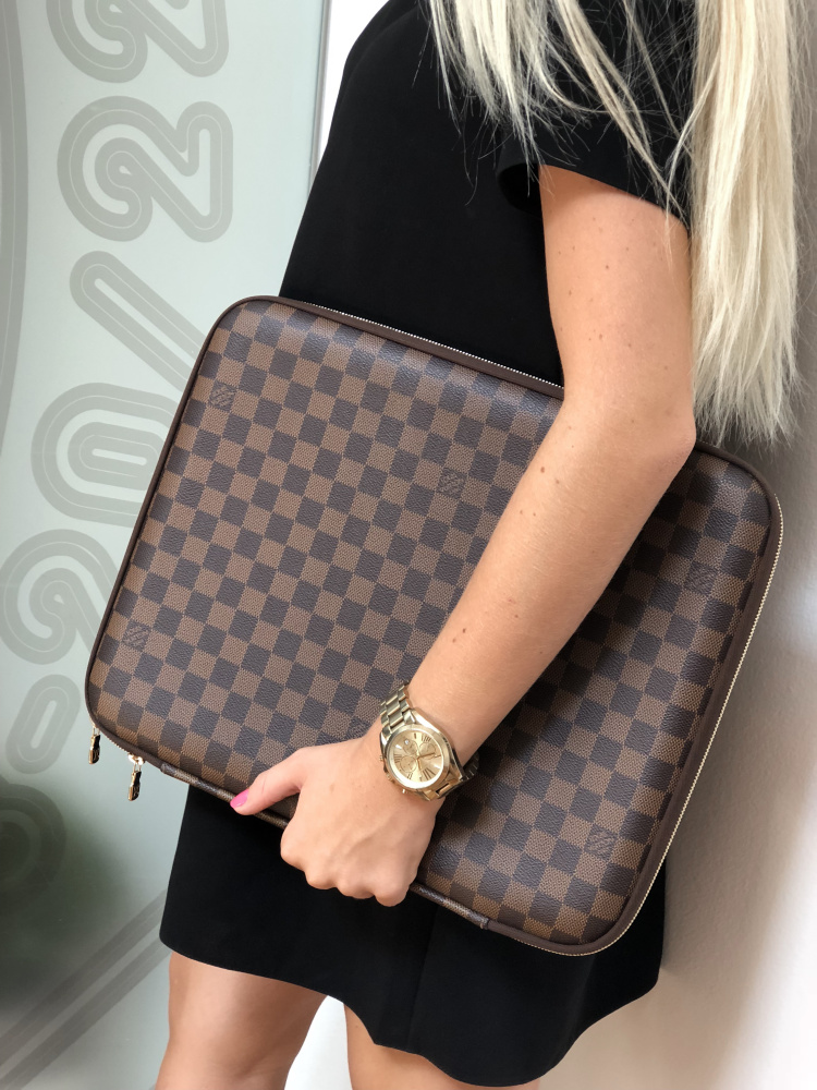 Louis Vuitton Damier Ebene Canvas Horizon Laptop Sleeve Louis Vuitton | The  Luxury Closet