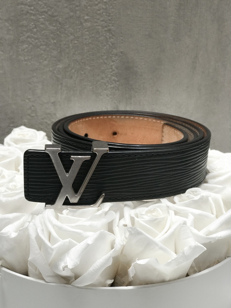 Initiales leather belt Louis Vuitton Black size 95 cm in Leather