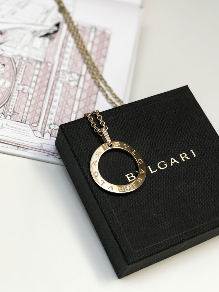 Bulgari Bvlgari Bvlgari 18kt Yellow Gold Circle Diamond Pendant Necklace www.luxurybags