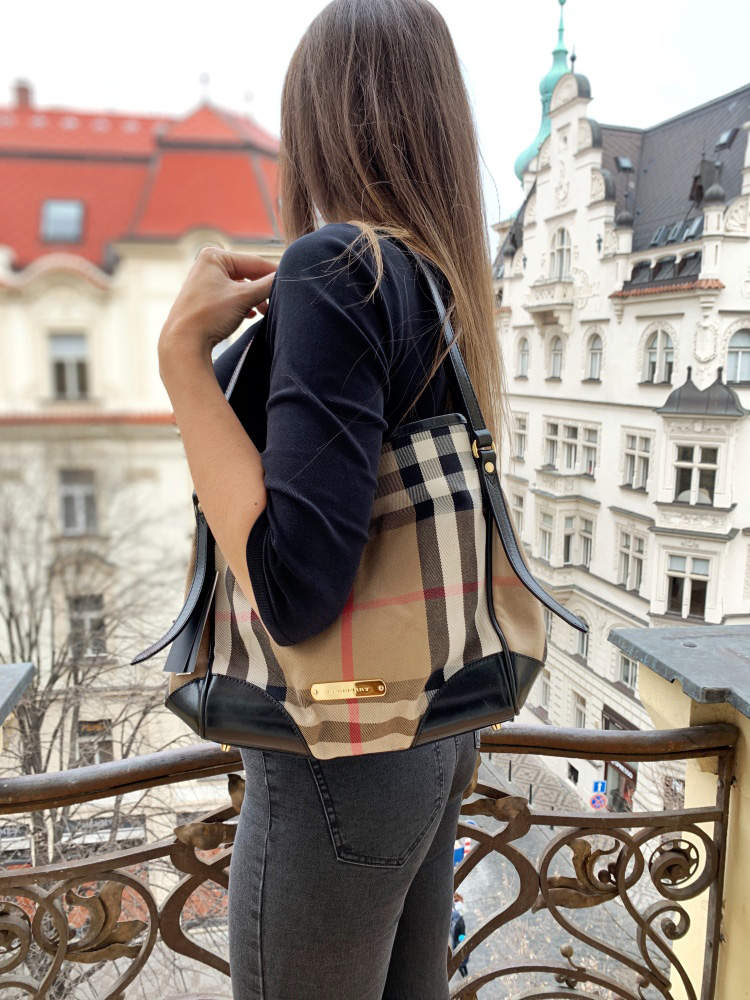 Burberry Canterbury Small Bridle House Check Tote Black www.luxurybags