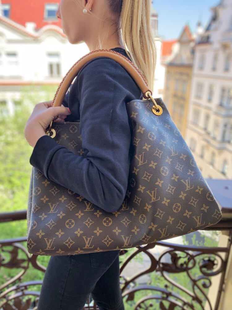 Louis Vuitton - Artsy MM Monogram Canvas