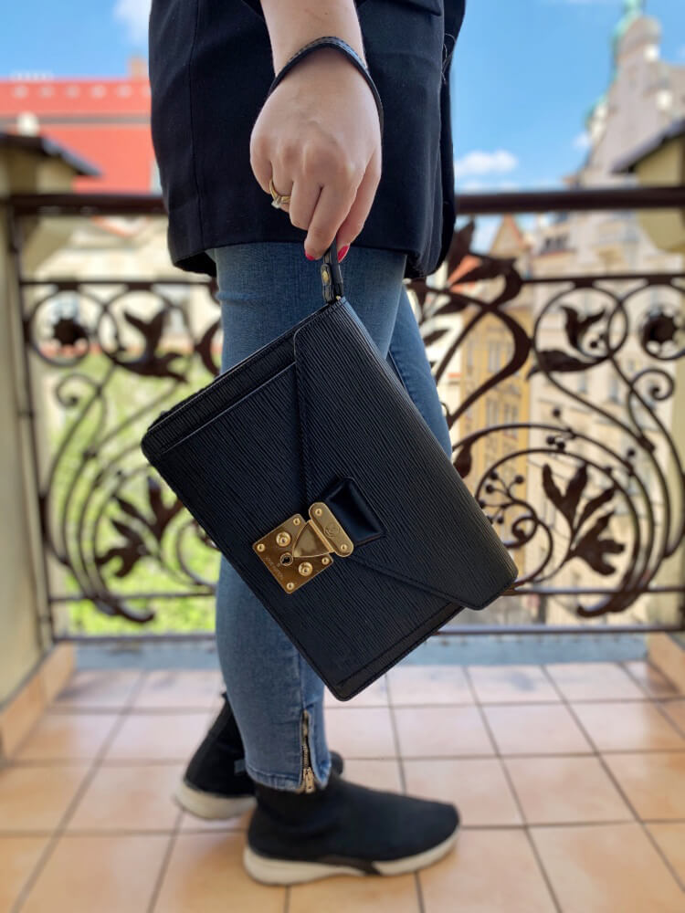 Louis Vuitton, A black Epi Leather 'Sellier Dragonne' Clutch