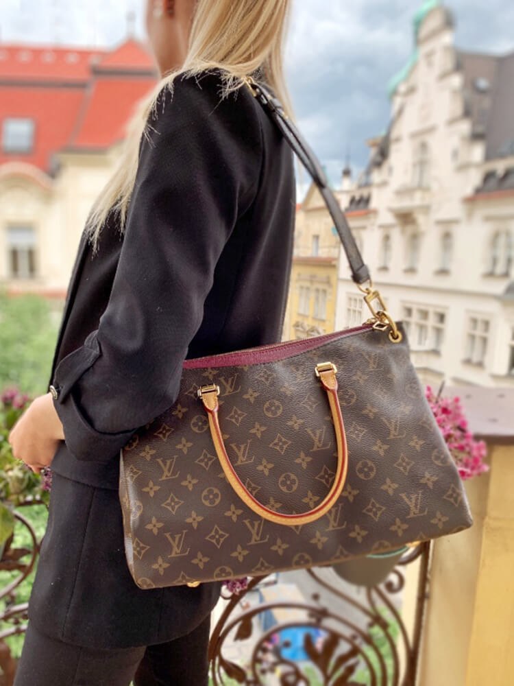 LOUIS VUITTON Monogram Pallas MM Aurore