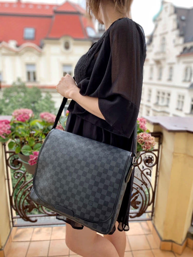 Louis Vuitton Daniel MM Damier Graphite Canvas www.luxurybags