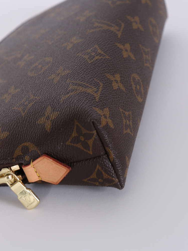 Louis Vuitton Cosmetic Pouch Monogram Canvas GM Brown 22283572