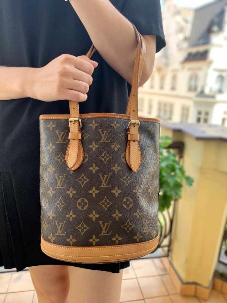 LOUIS VUITTON Monogram Petit Bucket