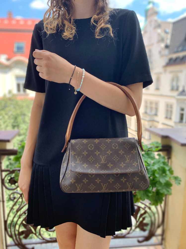 Louis Vuitton Looping Mini Monogram Canvas www.luxurybags