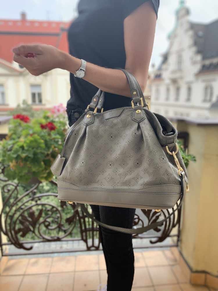Louis Vuitton Stellar PM Mahina Leather Gris Elephant www.luxurybags