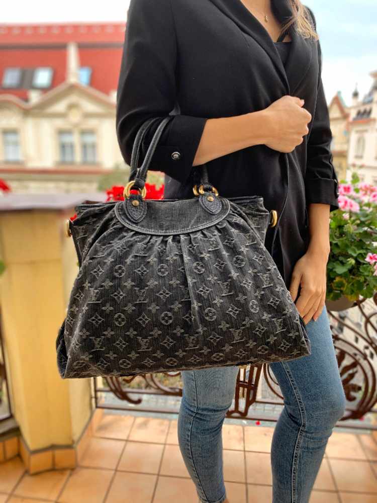 Louis Vuitton Noir Monogram Canvas Mini Lin Neo Cabby MM Shoulder Bag at  1stDibs