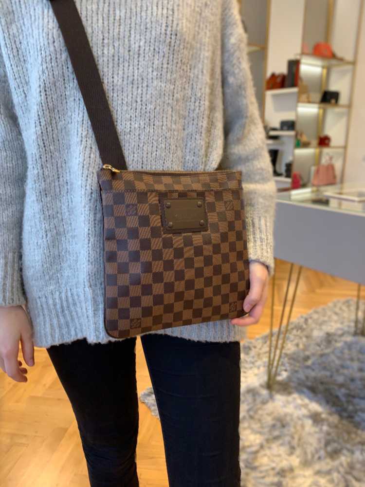 Louis Vuitton - Brooklyn Pochette Plate Damier Ebene Canvas