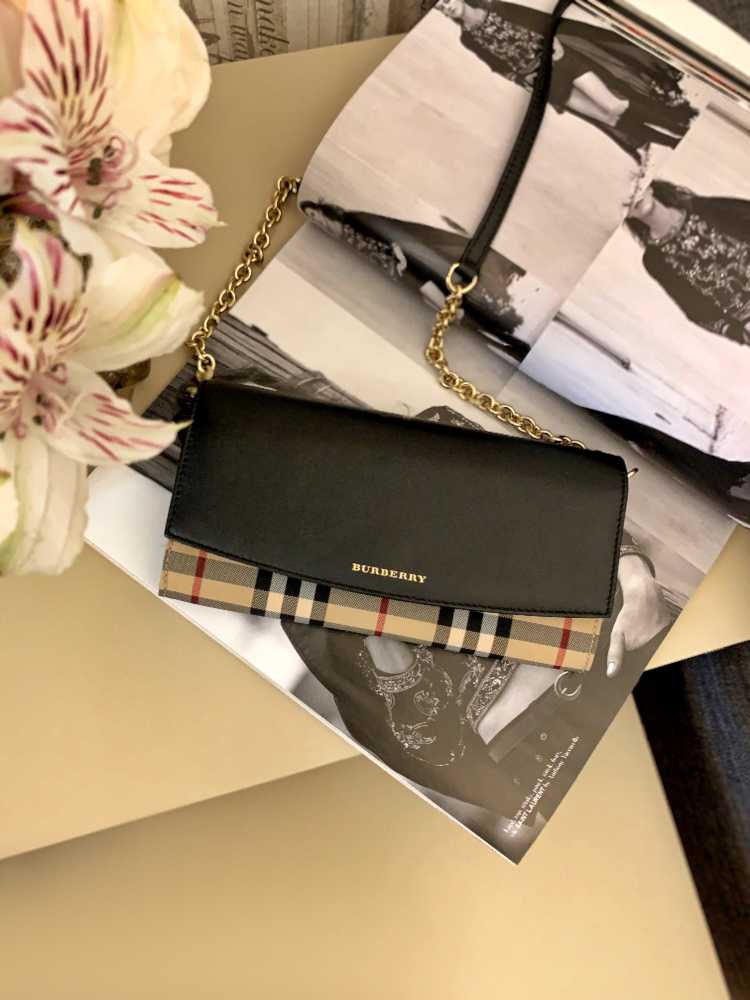 Burberry Henley Horseferry Leather Wallet on Chain Black www.luxurybags