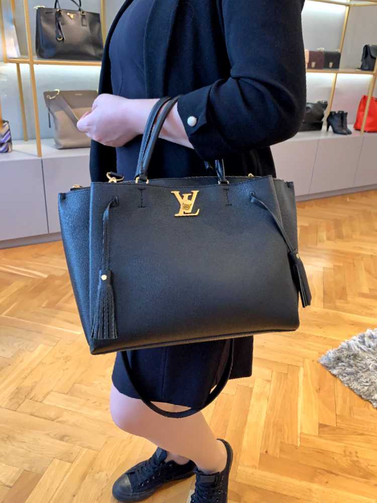 LV LockMe Cabas Noir MM – UNIKONCEPT