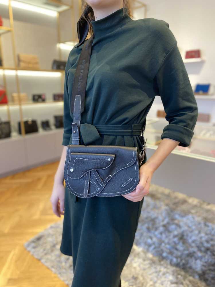 Dior X KAWS Saddle Calfkin Men Crossbody Noir www.luxurybags