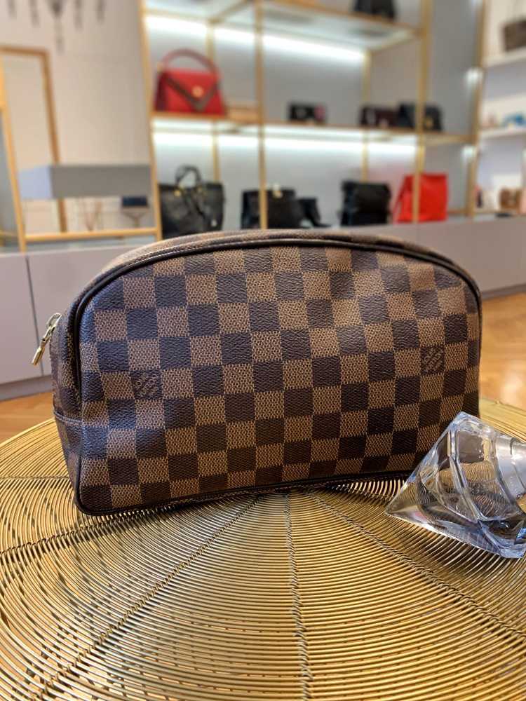 Louis Vuitton Toiletry Bag Damier 25