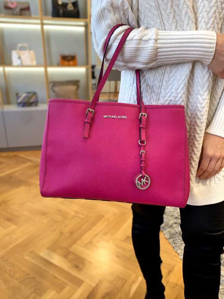 Michael kors fuchsia bag 2025