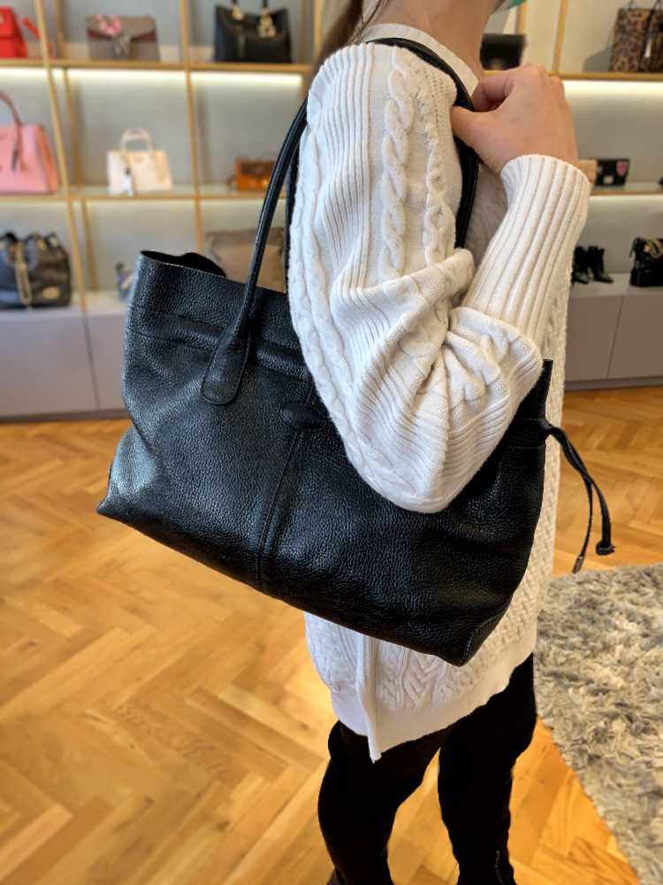 Tod s Leather Drawstring Handle Bag Black www.luxurybags
