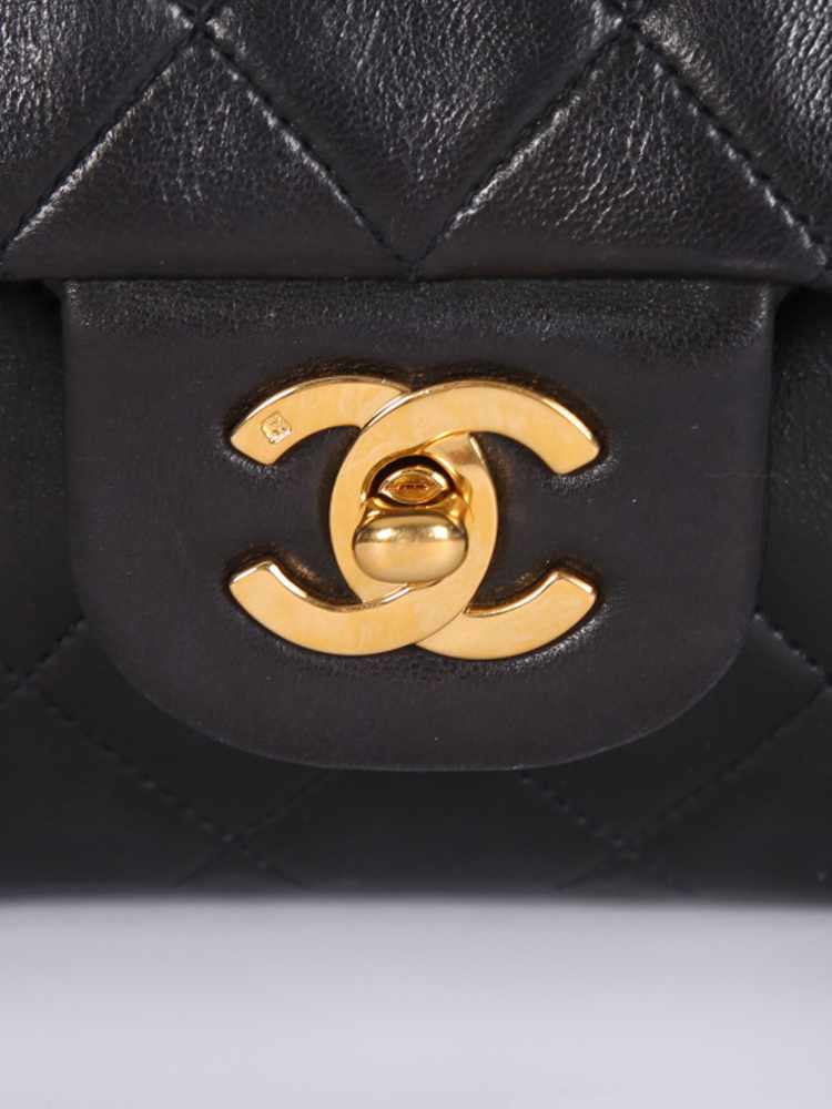 Chanel - Vintage Medium Classic Flap Bag Lambskin Noir