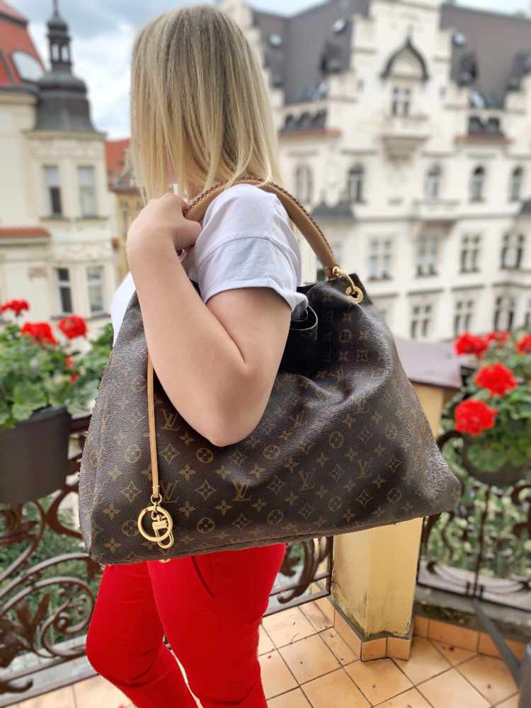 Louis Vuitton Artsy GM Monogram Canvas www.luxurybags