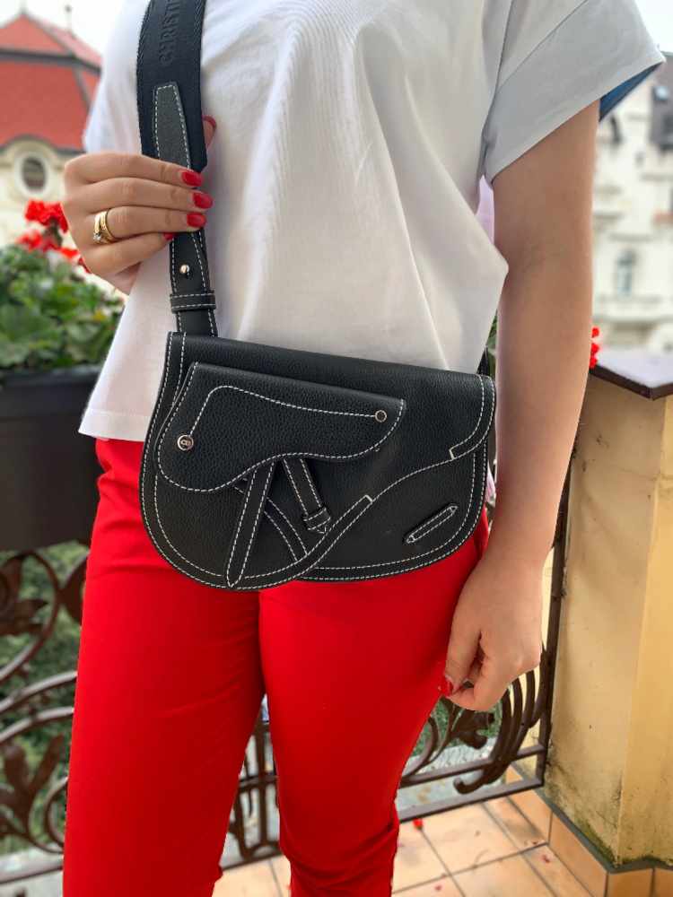 Kaws dior bag deals