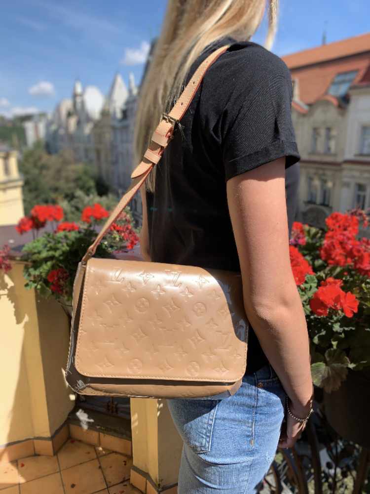 Louis Vuitton Thompson Monogram Vernis Leather Noisette www.luxurybags