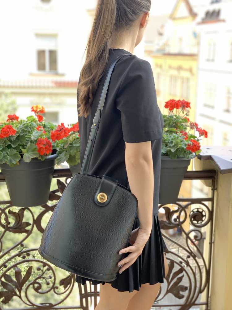 Louis Vuitton Vintage Cluny Black Epi Leather Bucket Shoulder Bag