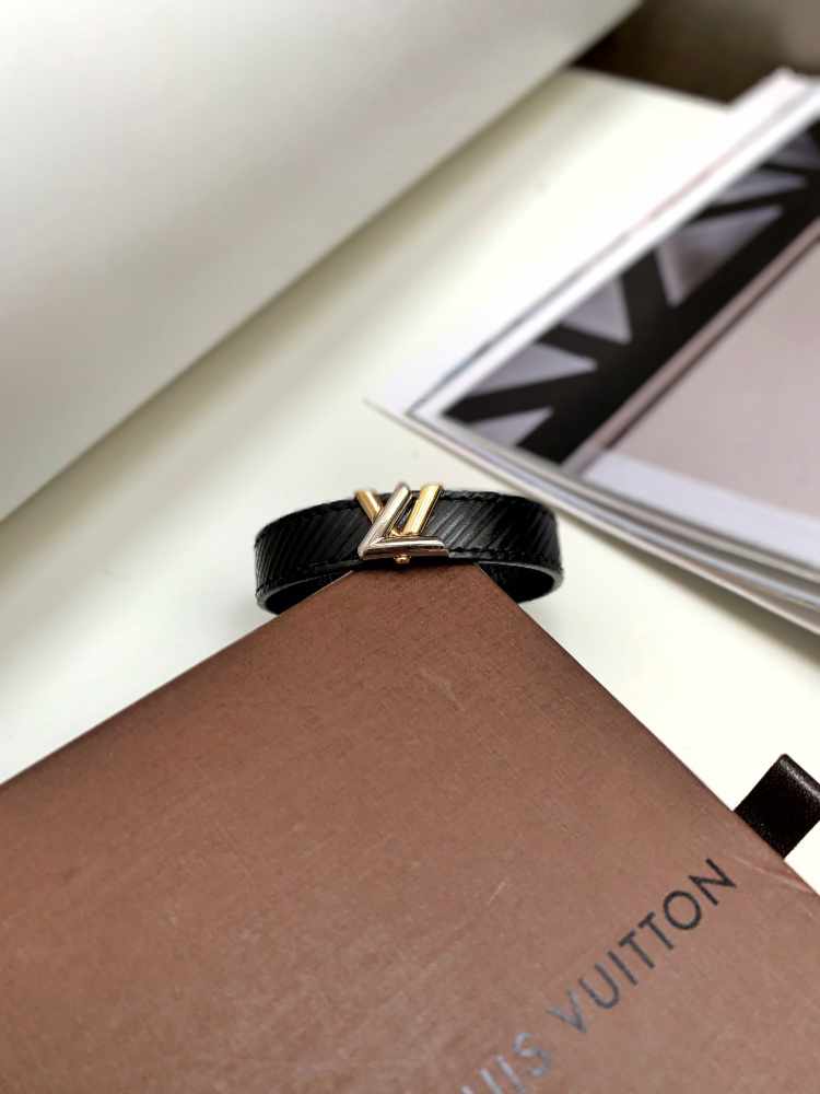 Louis vuitton purse bracelet best sale