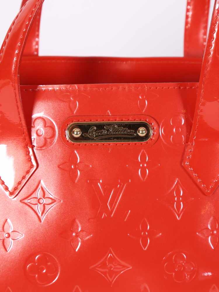 Anyone else partial to patent leather? Vernis Wilshire PM. ❤️ :  r/Louisvuitton