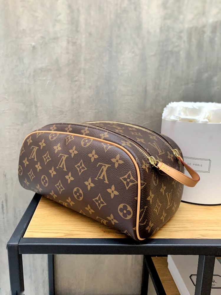 Louis Vuitton Monogram King Size Toiletry Bag - Brown Cosmetic Bags,  Accessories - LOU537405