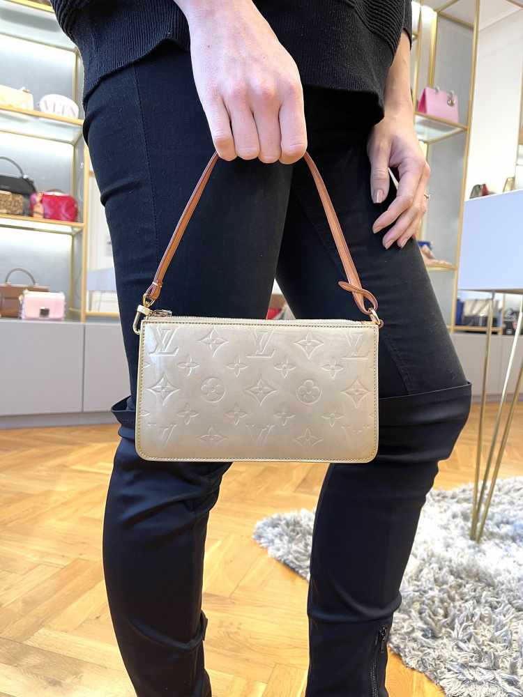 vuitton beige monogram vernis leather