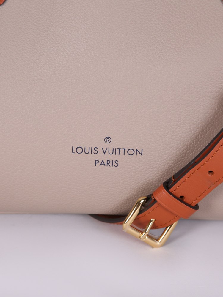 Louis Vuitton Calfskin On My Side MM Tote (SHF-21611) – LuxeDH