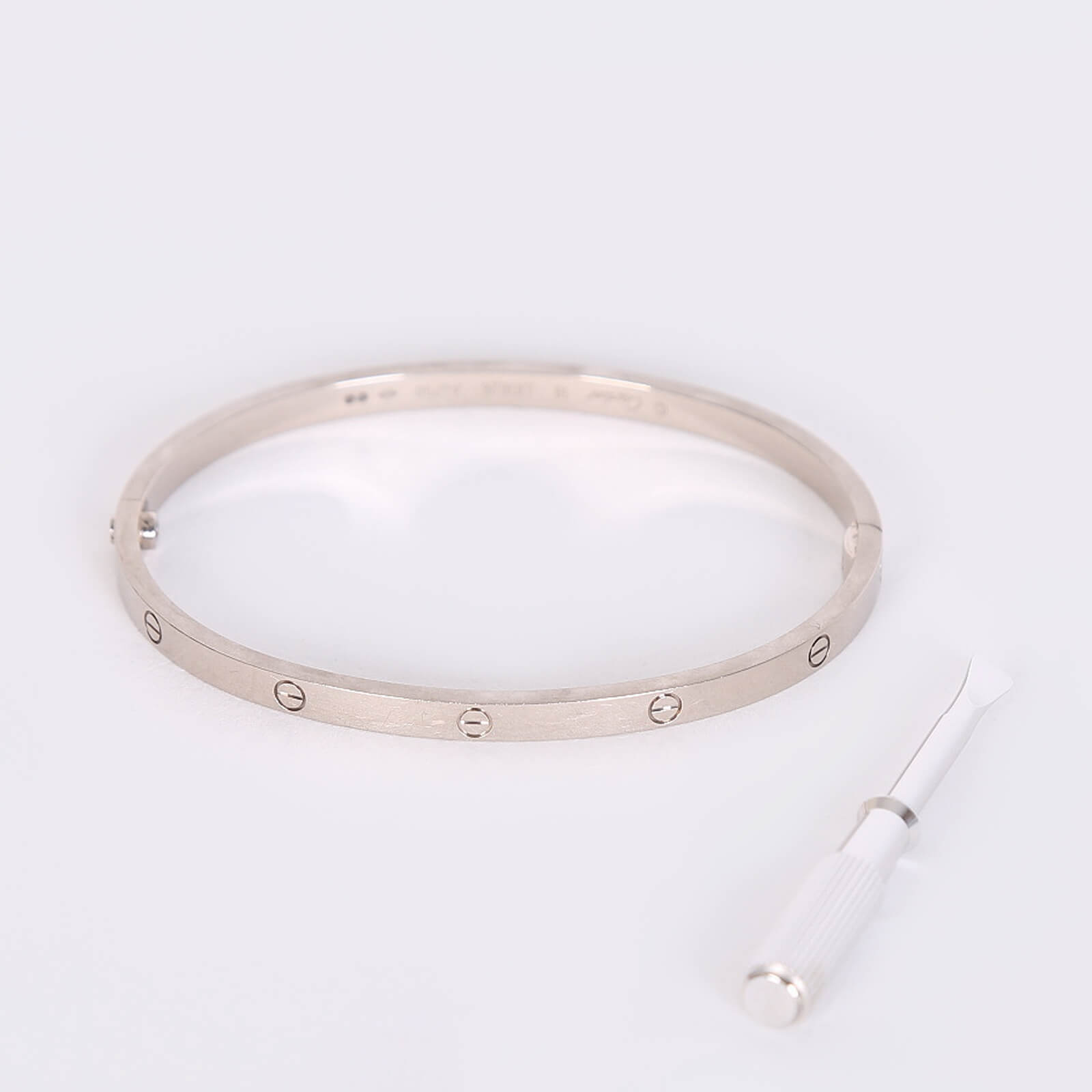 Cartier love bangle weight best sale
