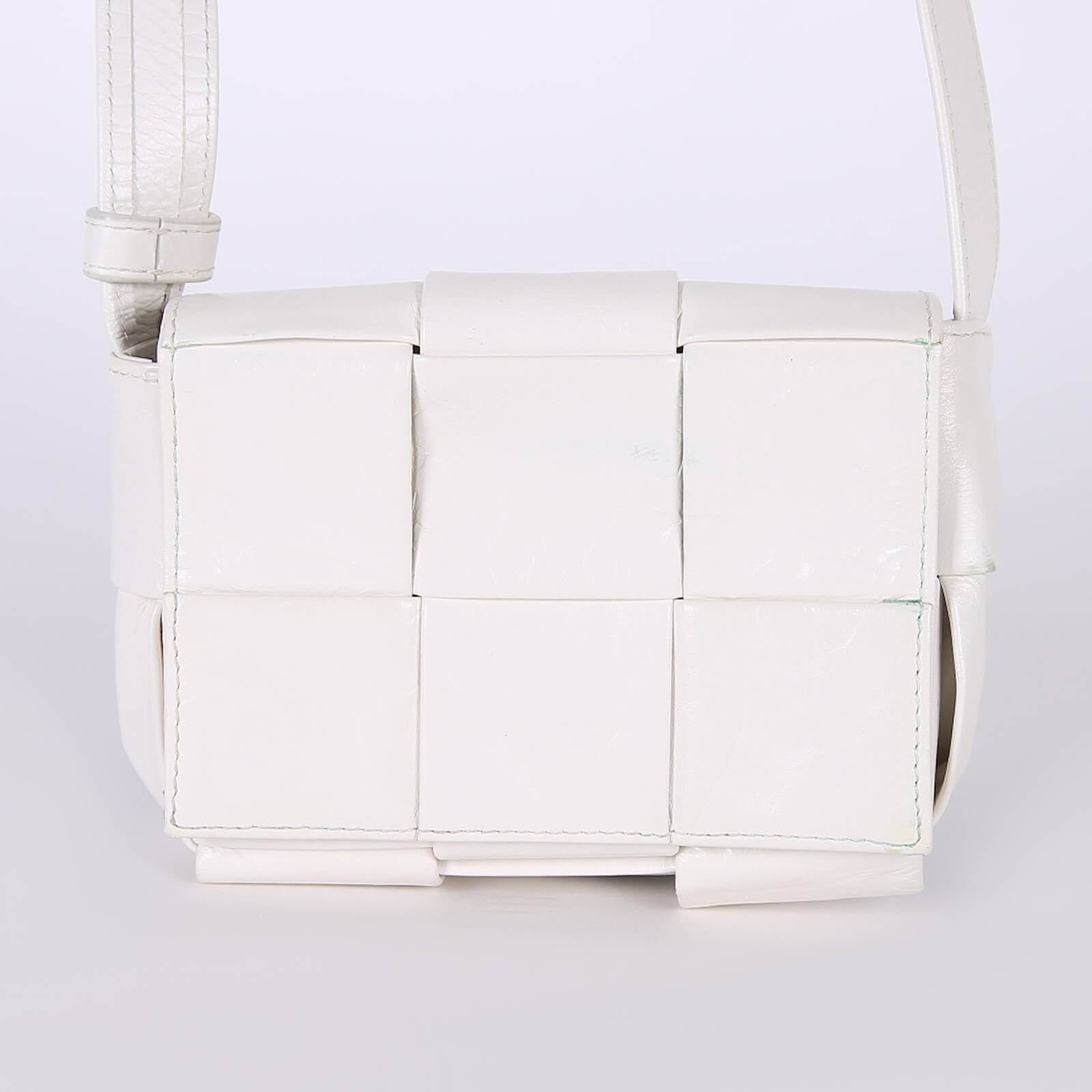 Bottega veneta cassette bag white outlet